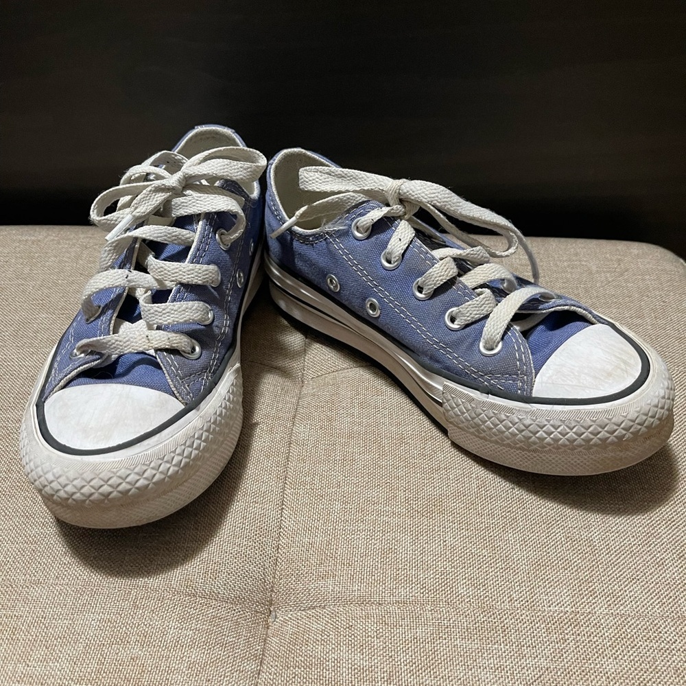 Converse blue white kid
